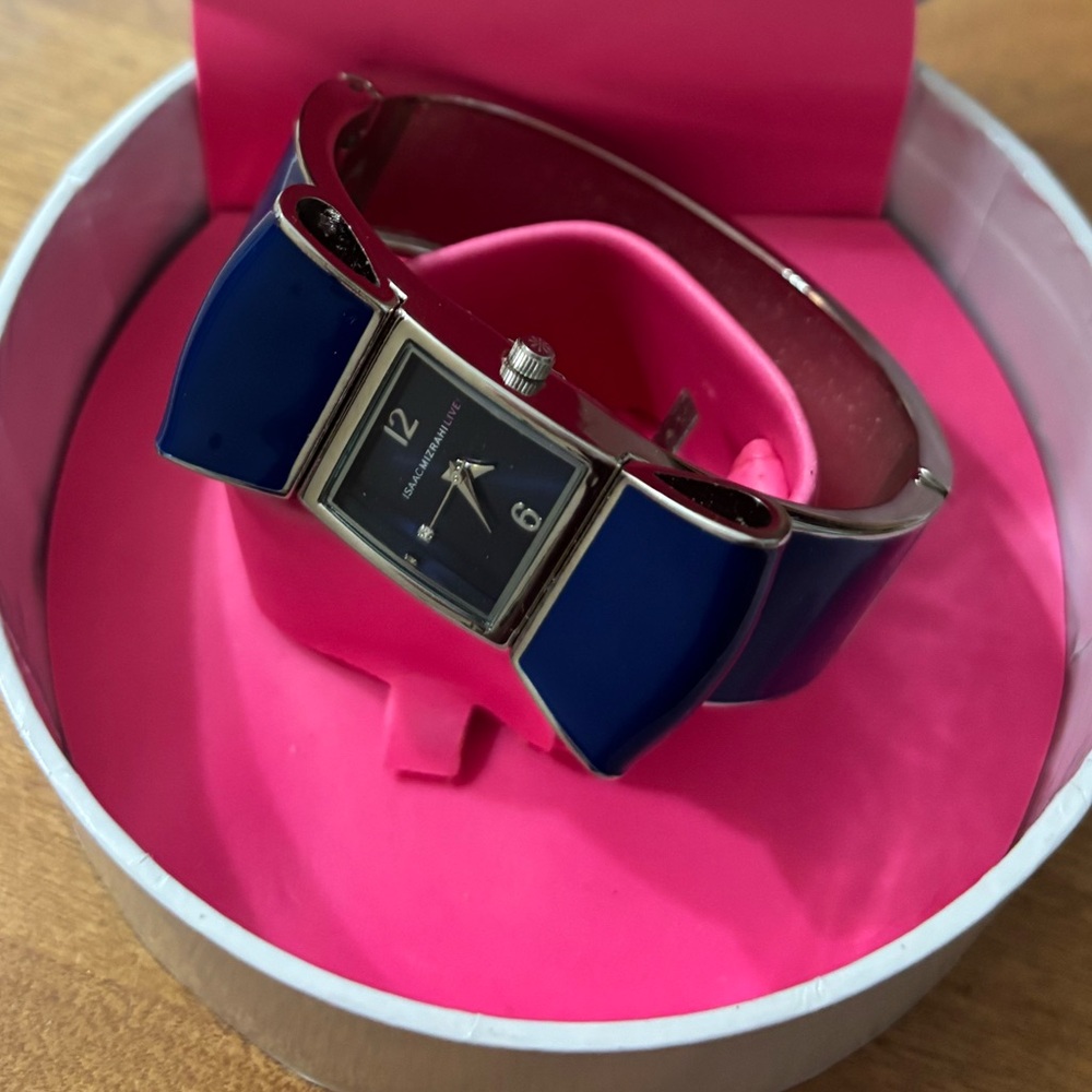 ISAAC MIZRAHI Bow Design Clasp Enamel Bracelet Watch - Picture 2 of 7